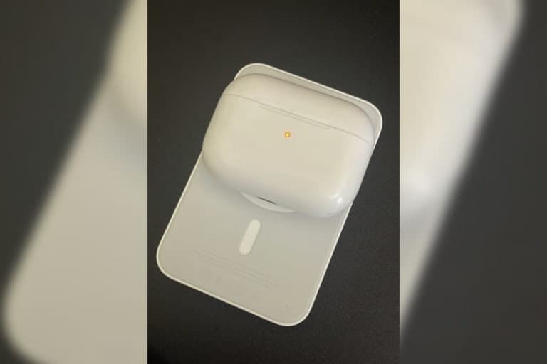 Apple MagSafe 电池组可为您的 AirPods 充电