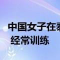 中国女子在泰国被骂后秒制服老外：开泰拳馆 经常训练